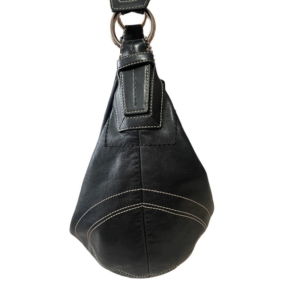 COACH Soho Hobo black leather bag chrome hardware zipper white topstitch detail - Picture 4 of 16